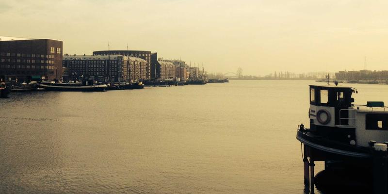 创意视觉与孟菲斯风格设计：如何用平面设计讲述动人的品牌叙事