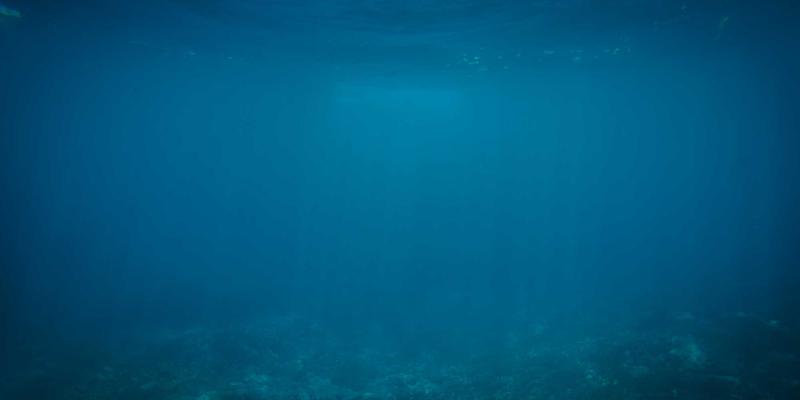 创意视觉的两种路径：孟菲斯风格设计与经典平面设计的深度对比