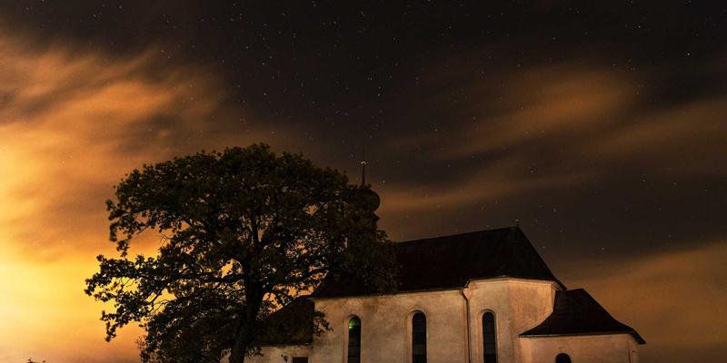 可持续品牌设计：将环保理念融入平面设计与孟菲斯风格实践