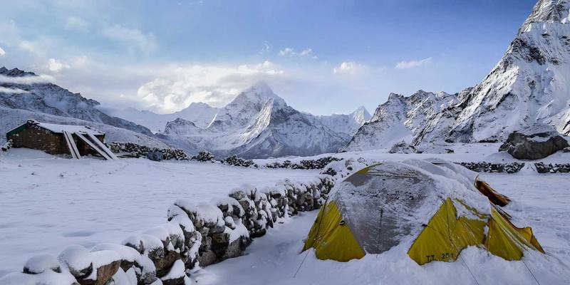 品牌触点设计新思维：融合企业形象设计与孟菲斯风格，打造全渠道无缝体验