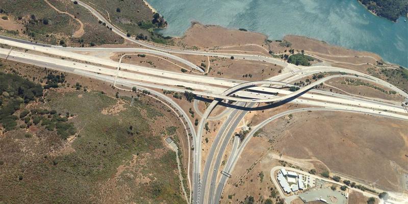 品牌设计攻略：如何用孟菲斯风格设计打造令人过目不忘的创意视觉与VI系统