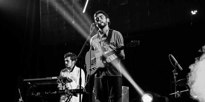 孟菲斯风格如何引爆冲动购买：B2C品牌视觉识别系统中的心理学密码