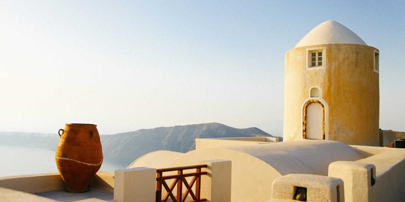 孟菲斯风格设计：颠覆传统的创意视觉如何重塑品牌表达