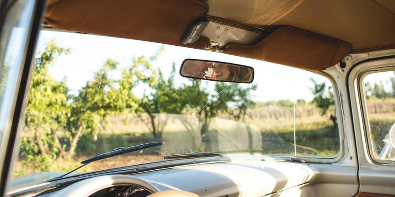 孟菲斯风格设计：颠覆传统的平面设计与VI新浪潮